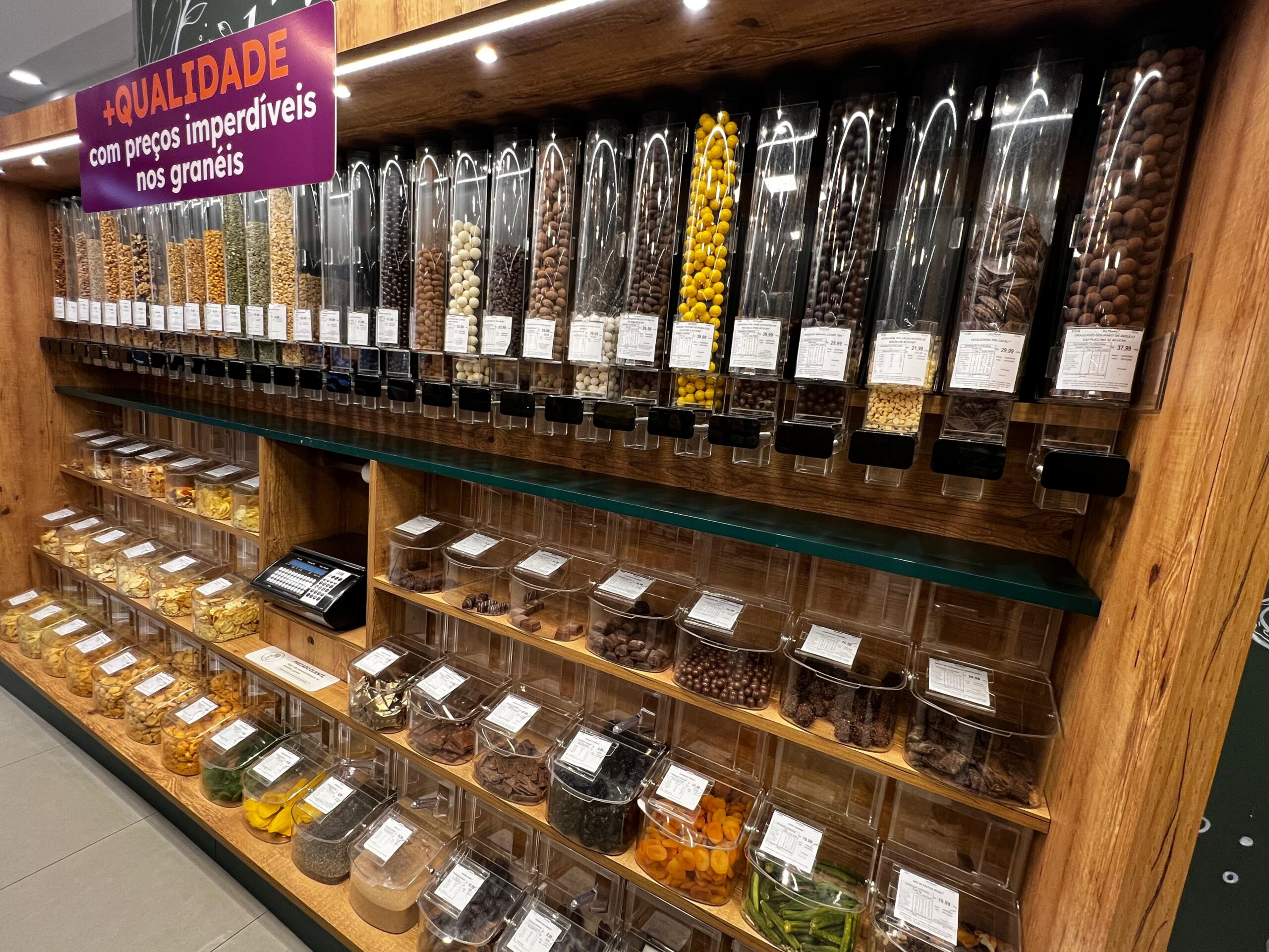 Seção de produtos a granel da Bio Mundo